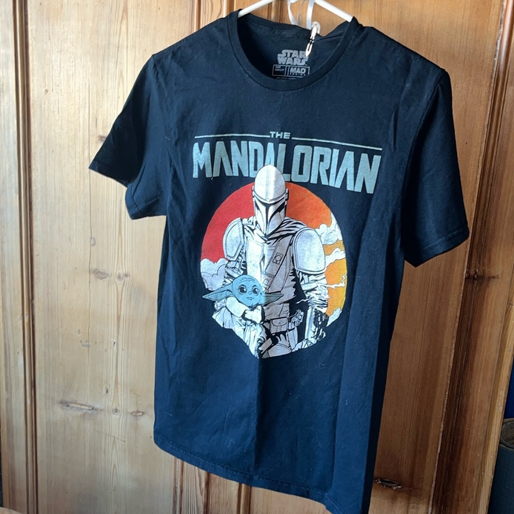 Mandalorian T- Shirt‎ with Grogu and Mando